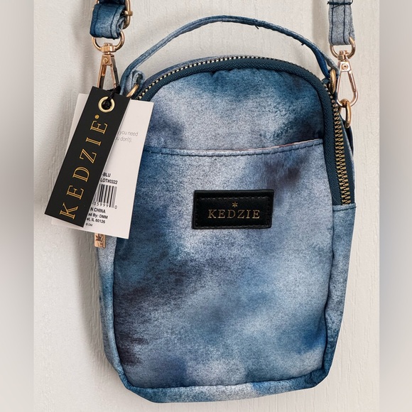 KEDZIE CROSSBODY ZIPPER BAG. ADJUSTABLE STRAP, TIE-DYE PRINT. - Picture 9 of 11